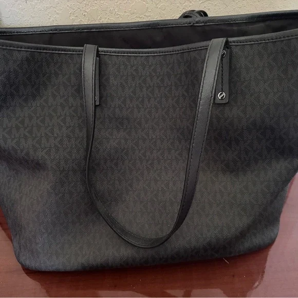Michael Kors Black Signature Tote - Picture 5 of 16